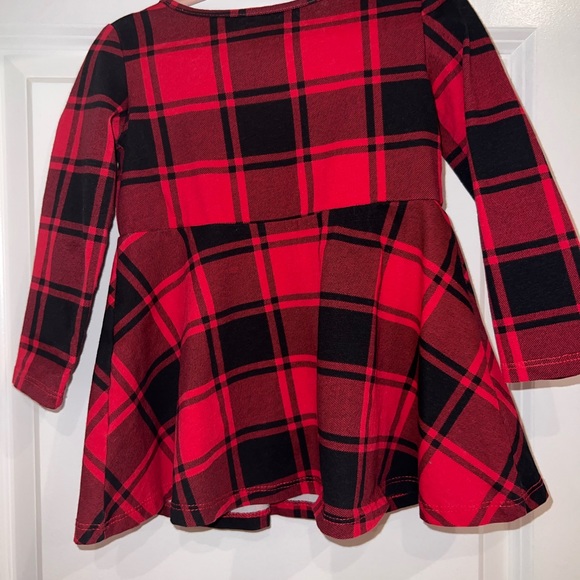 The Children’s Place red and black plaid dress size 12-18 months - Picture 2 of 3